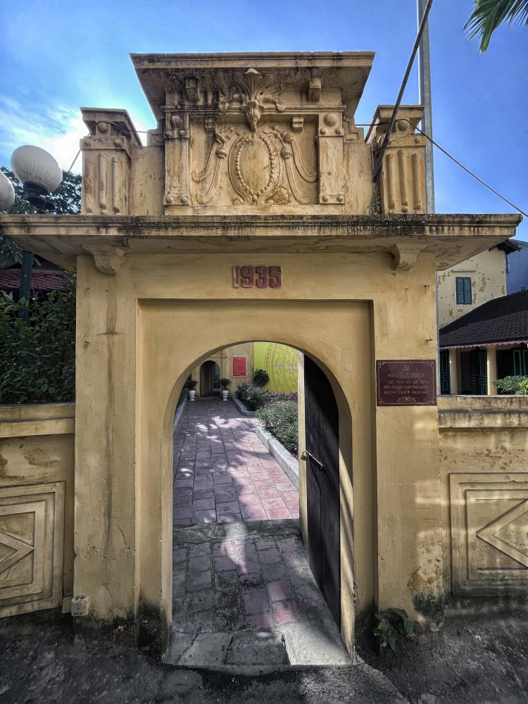 Cong nha luu niem Bac Ho. Anh: Viet Van