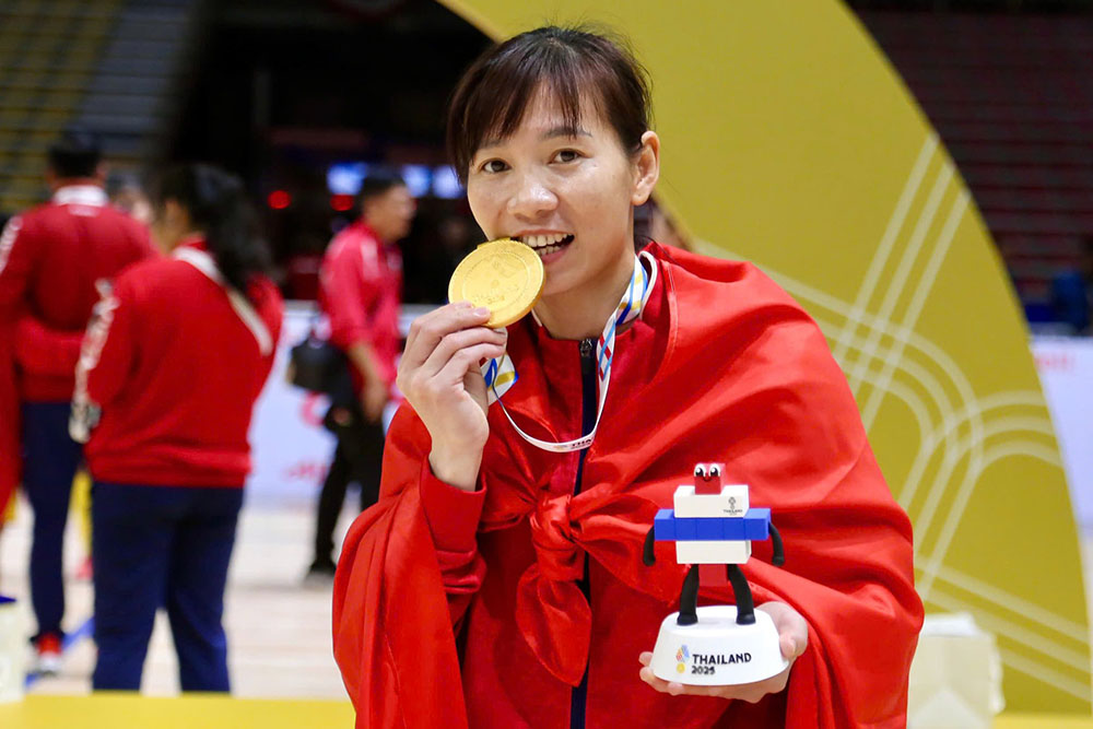 Tran Thi Thuy Trang won the 33rd SEA Games gold medal with the Vietnam women's futsal team. Photo: Character provided