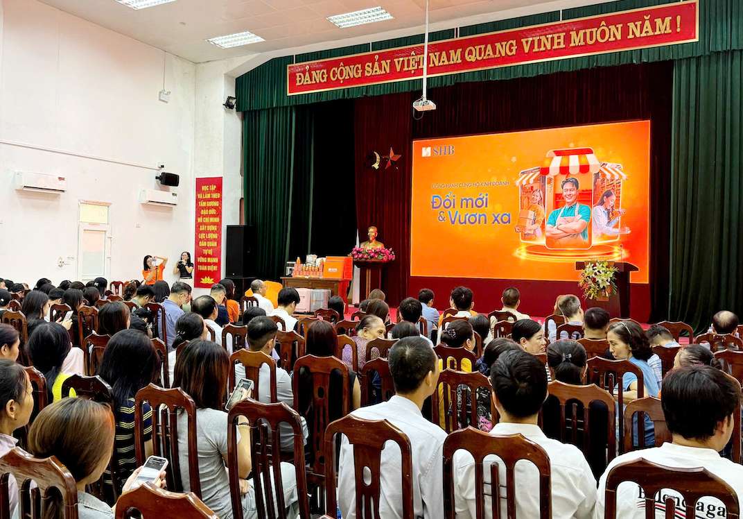 Hoi thao giai dap tu van cua SHB thu hut dong dao tieu thuong tham du. Anh: SHB