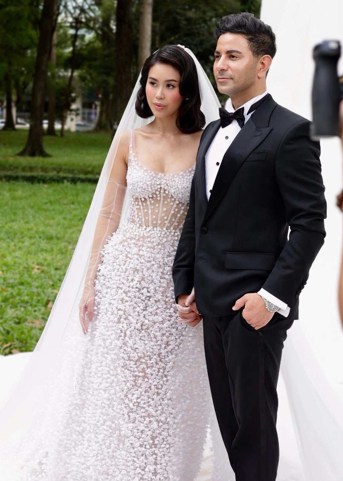 Con gai ti phu Johnathan Hanh Nguyen voi vay cuoi linh lan. Anh: Nhan vat cung cap.