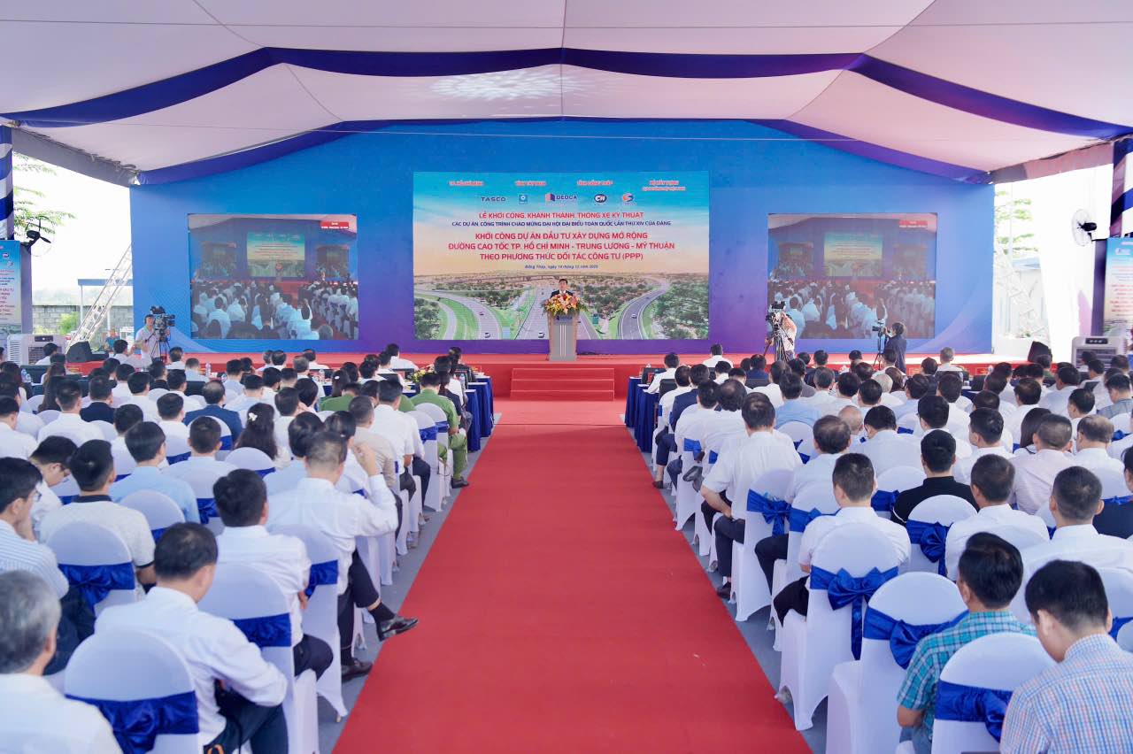 Le khoi cong tai du an dau tu xay dung mo rong duong cao toc TP Ho Chi Minh – Trung Luong – My Thuan. Anh: Xuan