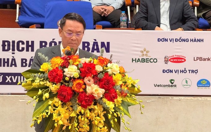 Ong Nguyen Duc Loi - Pho Chu tich Thuong truc Hoi Nha bao Viet Nam phat bieu khai mac Giai Bong ban Cup Hoi nha bao Viet Nam lan thu XVIII. Anh: Lam An