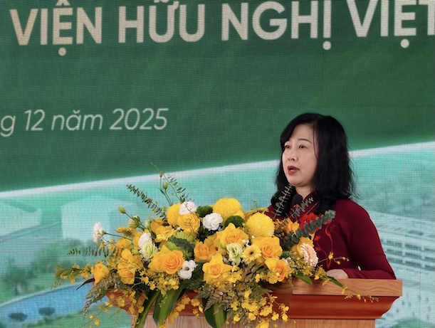 Bo truong Bo Y te Dao Hong Lan phat bieu tai le khanh thanh cong trinh xay dung Benh vien Bach Mai, Viet Duc co so 2. Anh: Bo Y te