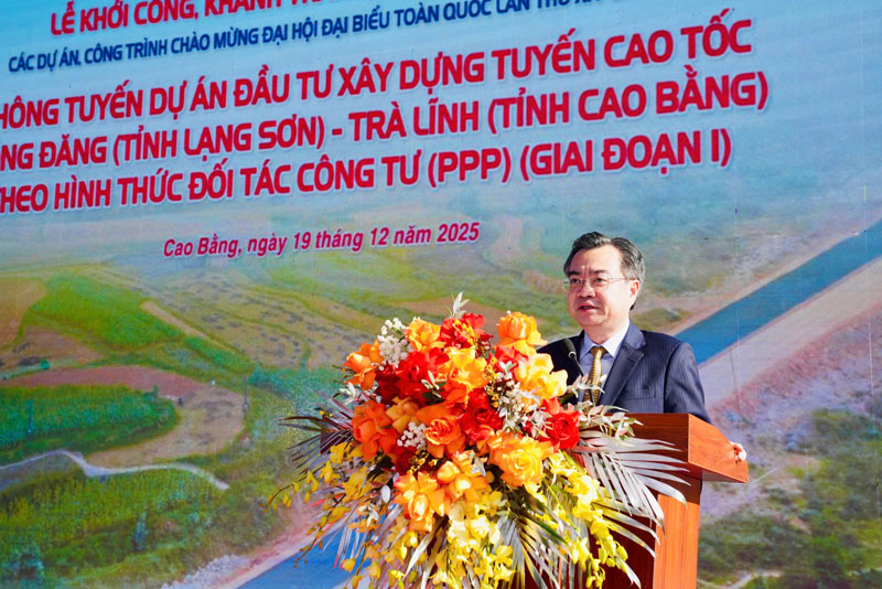 Ong Nguyen Thanh Nghi - Uy vien Trung uong Dang, Truong Ban Chinh sach Chien luoc Trung uong phat bieu tai buoi le. Anh: Tan Van