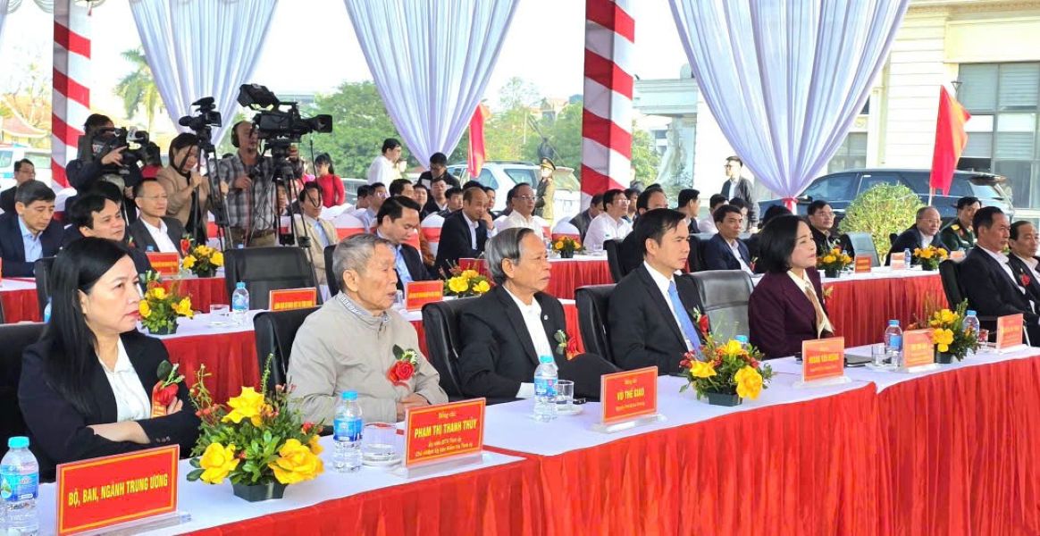 Delegates attending the opening ceremony of the North-South railway overpass. Photo: Tran Lam