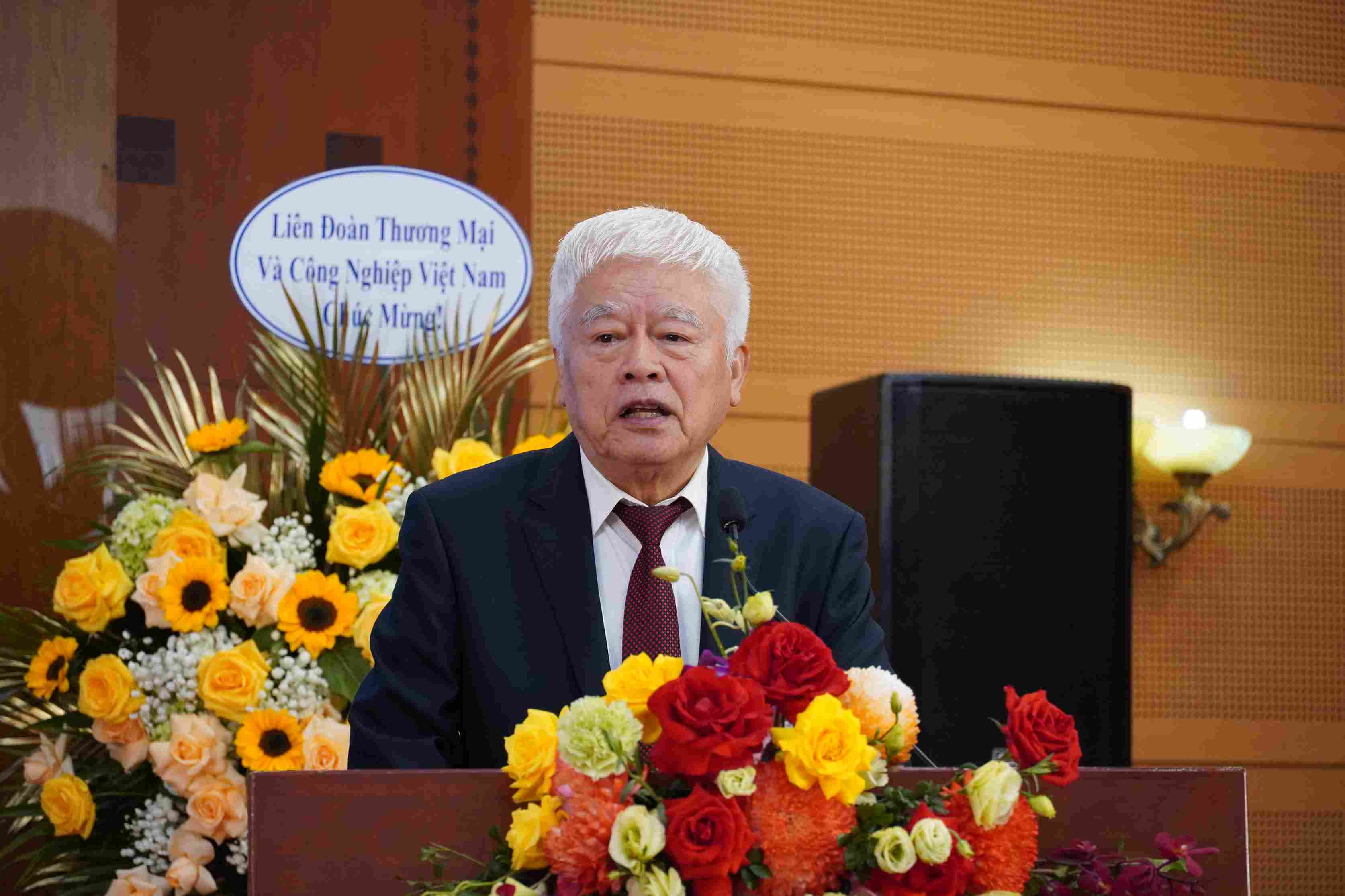 Pho Chu tich Thuong truc Tong hoi NN&PTNT Viet Nam phat bieu tai hoi thao. Anh: Phuong Anh