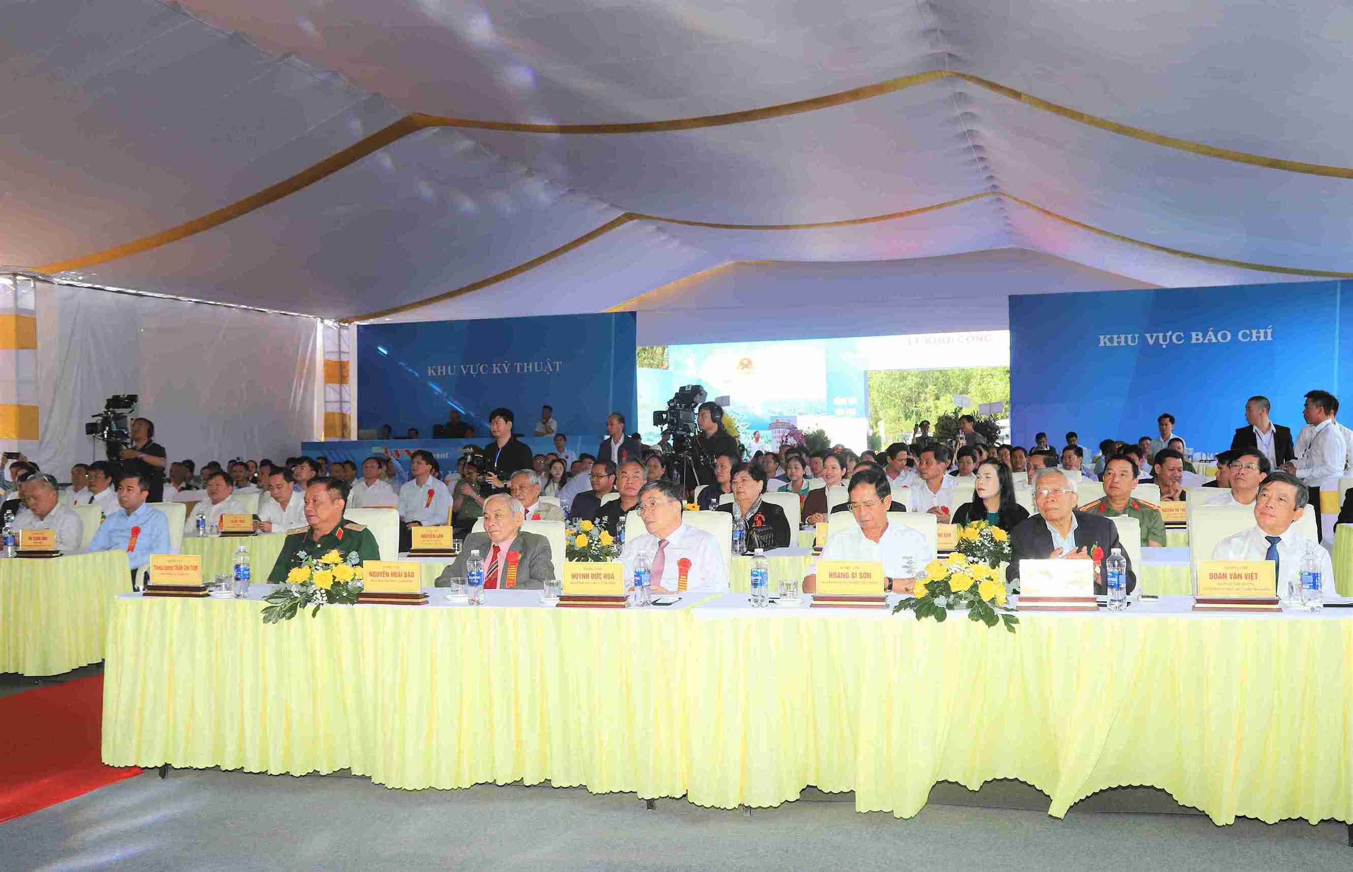 Cac dai bieu du le khoi cong cao toc Tan Phu - Bao Loc (Lam Dong). Anh: Phuc Khanh 