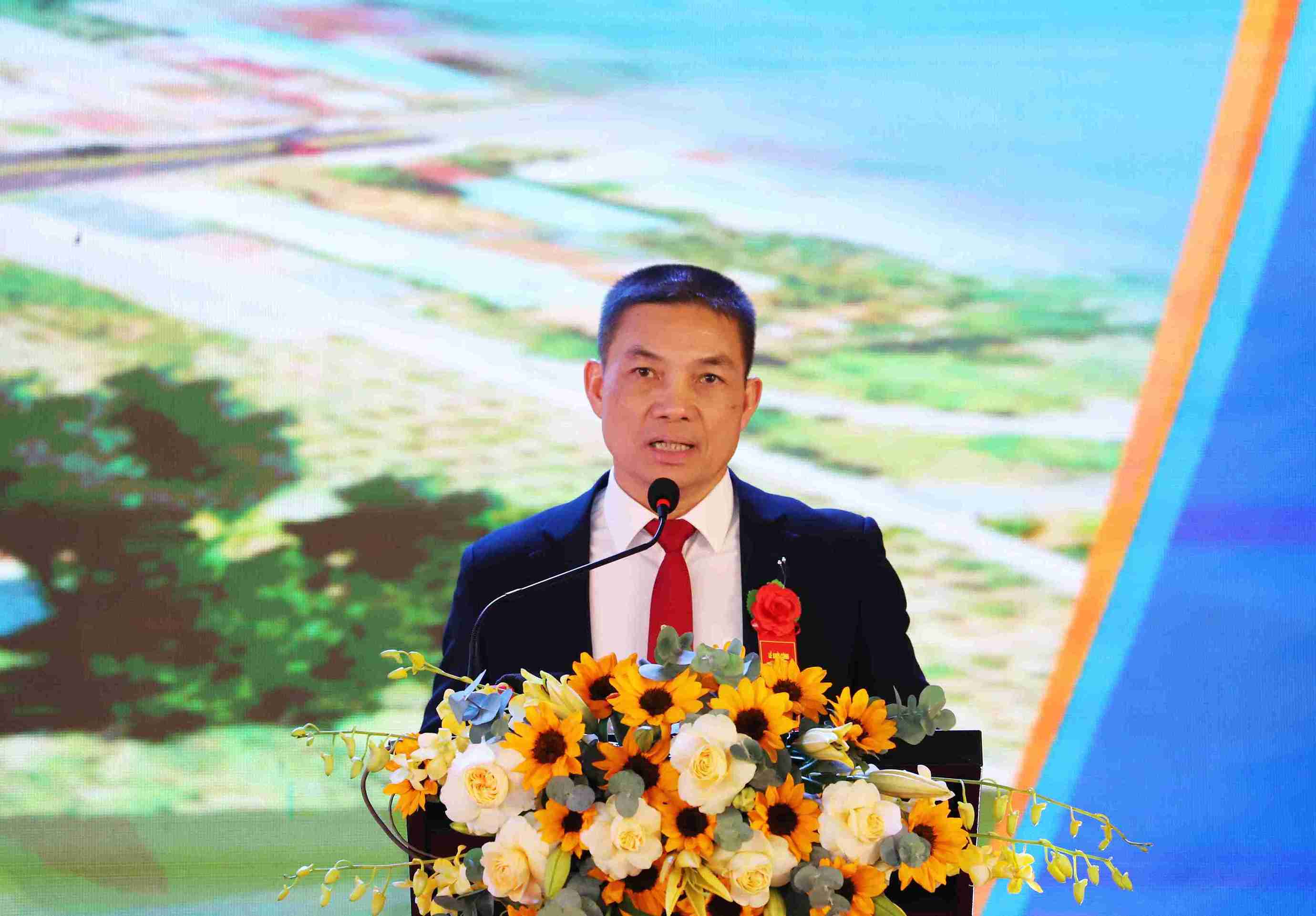 Ong Nguyen Viet Hai, Chu tich Cong ty Tap doan Son Hai phat bieu tai le khoi cong. Anh: Phuc Khanh 