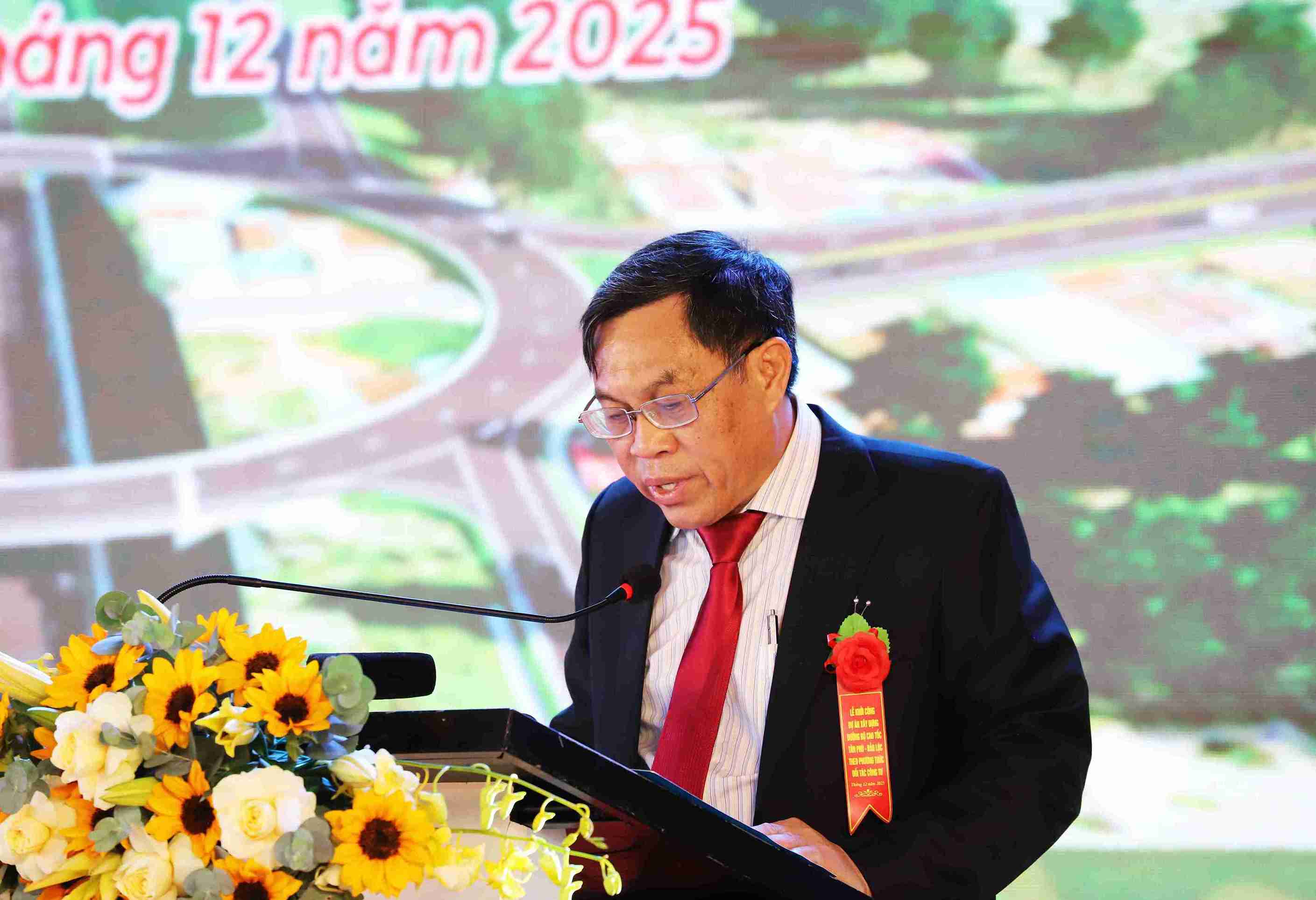 Ong Vo Ngoc Hiep, Pho Chu tich UBND tinh Lam Dong phat bieu tai le khoi cong. Anh: Phuc Khanh 
