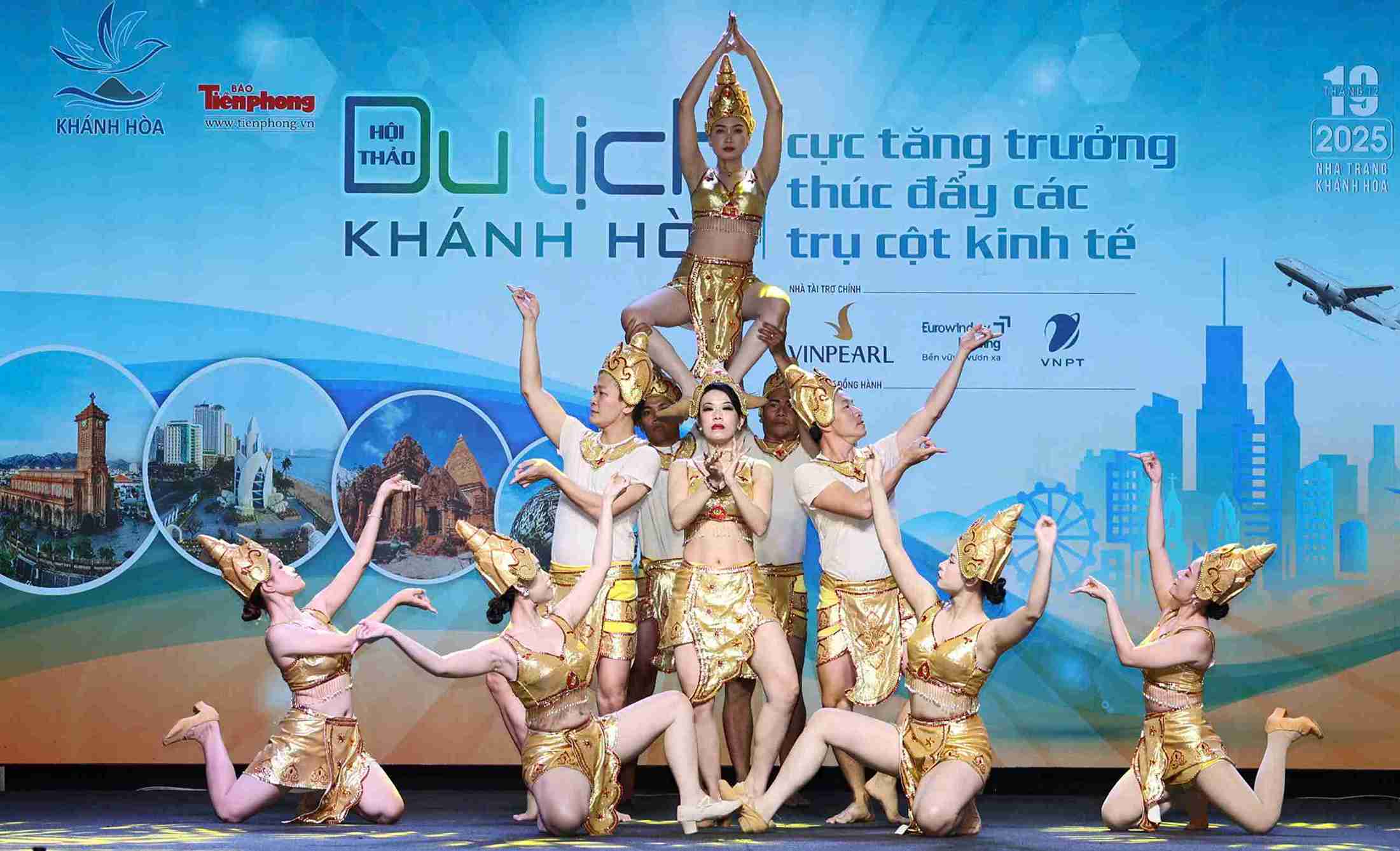 Khanh Hoa tourism industry continues to be affirmed as a spearhead economic sector. Photo: Huu Long