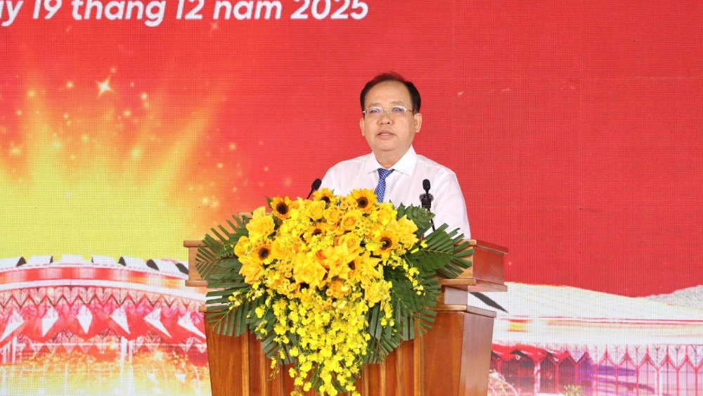 Pho Chu tich Thuong truc UBND tinh An Giang Nguyen Thanh Phong phat bieu tai buoi le. Anh: Ngoc Mai