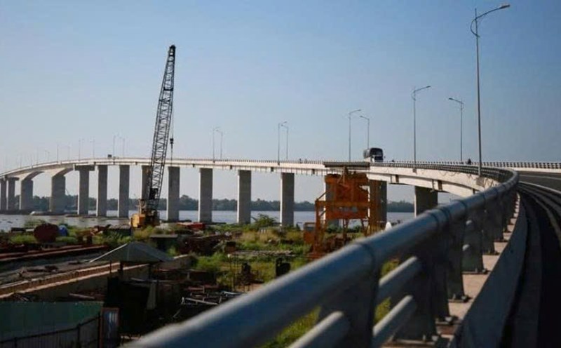 Nghe An traffic police promptly rescue a male student who was about to ...