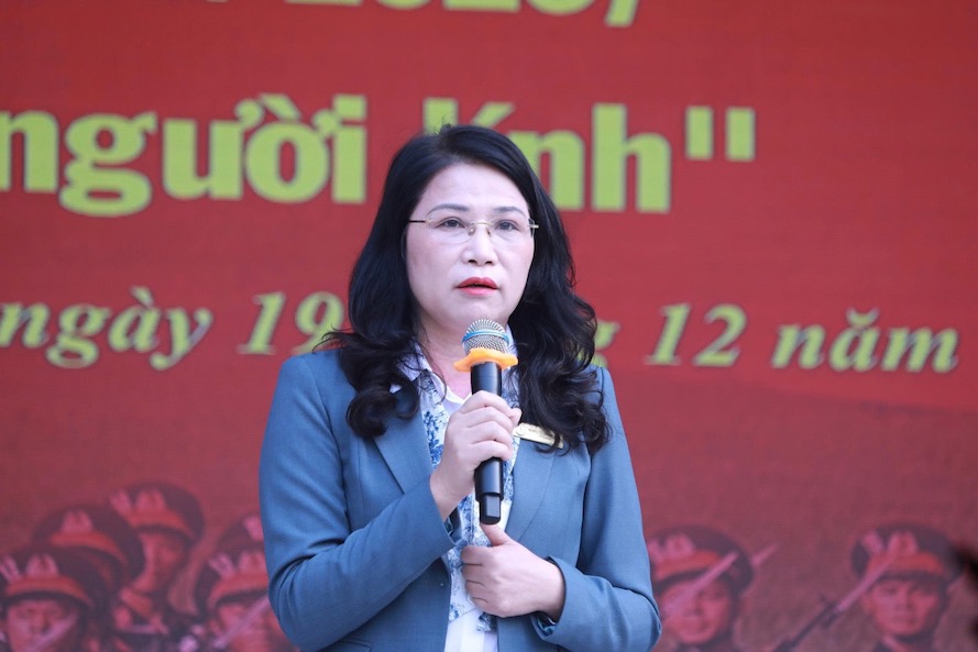 NGUT, TS Le Kim Anh - Hieu truong Truong THCS Tran Duy Hung. Anh: Van Trang