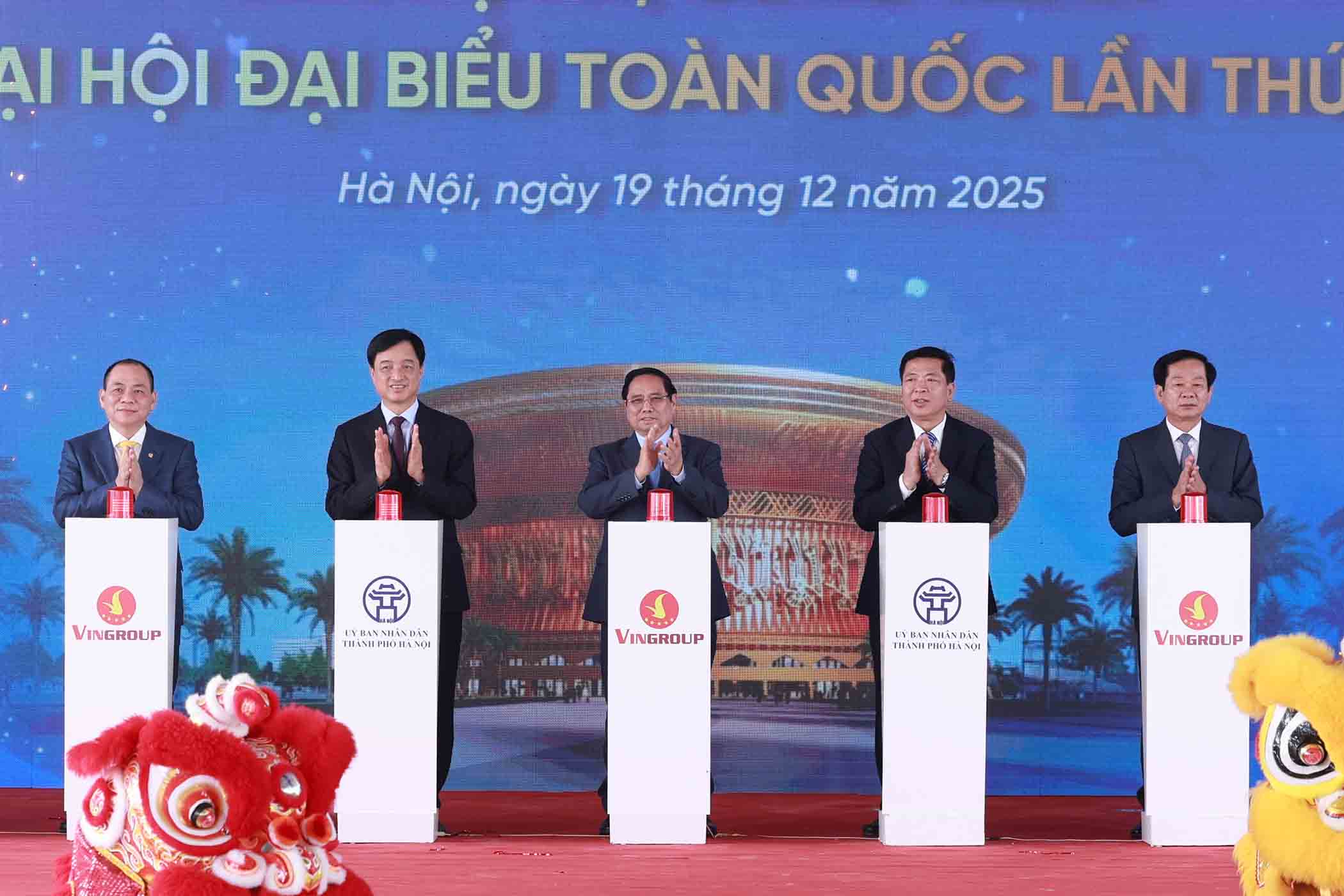 Thu tuong va cac dai bieu bam nut khoi cong, khanh thanh cac cong trinh tai diem cau Trung tam the thao Olympic Ha Noi. Anh: Hai Nguyen