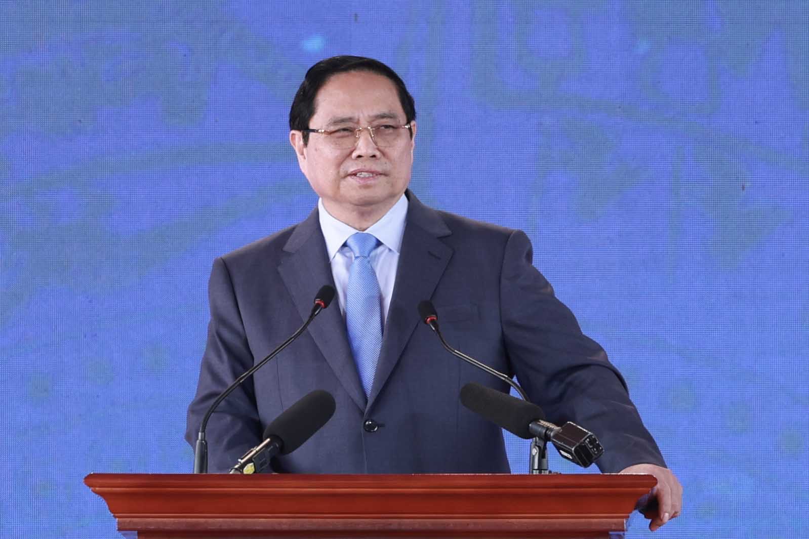 Politburo member and Prime Minister Pham Minh Chinh spoke at the groundbreaking ceremony and inauguration of 234 major projects across the country at the central connecting point. Photo: Hai Nguyen