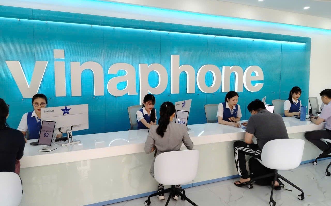 VNPT 그룹은 특히 고객과의 연결 지점을 디지털화하여 모든 생산 및 비즈니스 활동에 기술 응용을 강화했습니다. 사진: 응우옌당