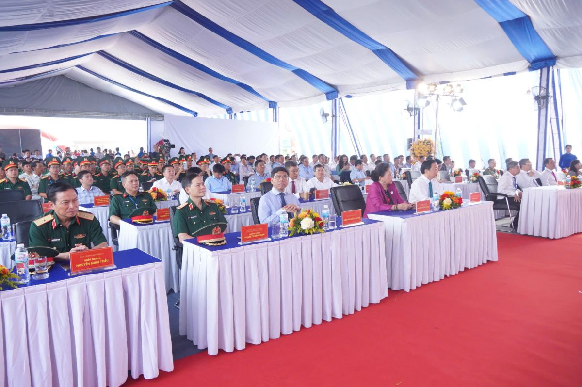 Quang canh buoi le. Anh: Ta Quang