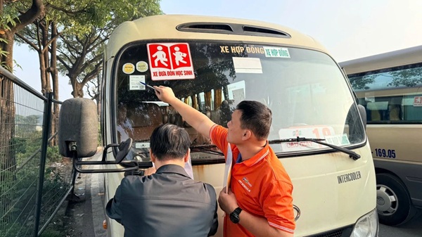 Hanoi inspects nearly 1,000 school buses. Photo: Ngoc Hai