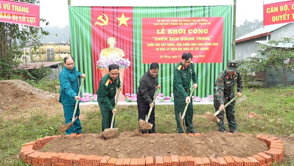 Le Khoi Cong Chien Dich Quang Trung – Thap Lai Mai Am Tay Giang. Anh: Tay Giang