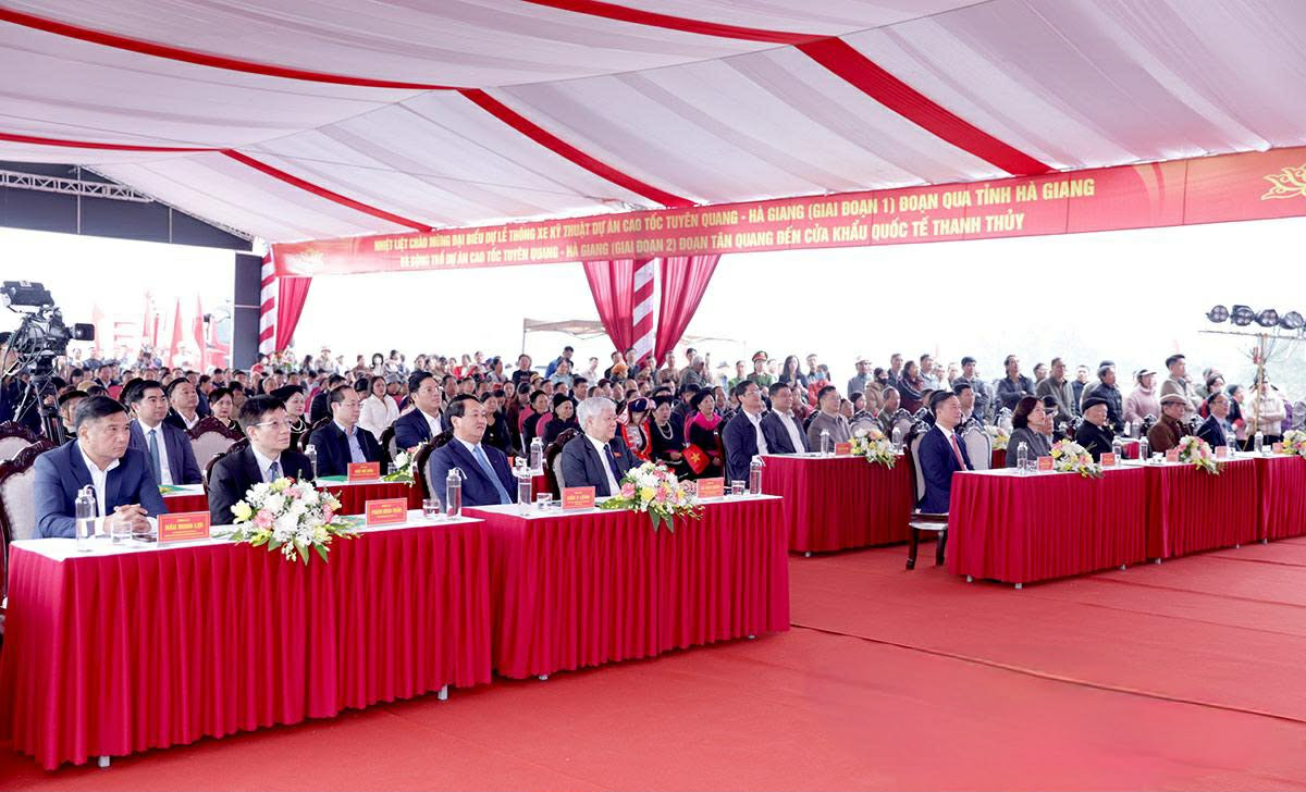 Le dong tho va thong xe ky thuat cao toc Tuyen Quang - Ha Giang giai doan 1 va giai doan 2. Anh: Quoc Viet