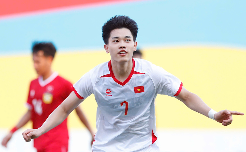Striker Nguyen Dinh Bac is an important factor for U22 Vietnam at the 33rd SEA Games. Photo: VFF