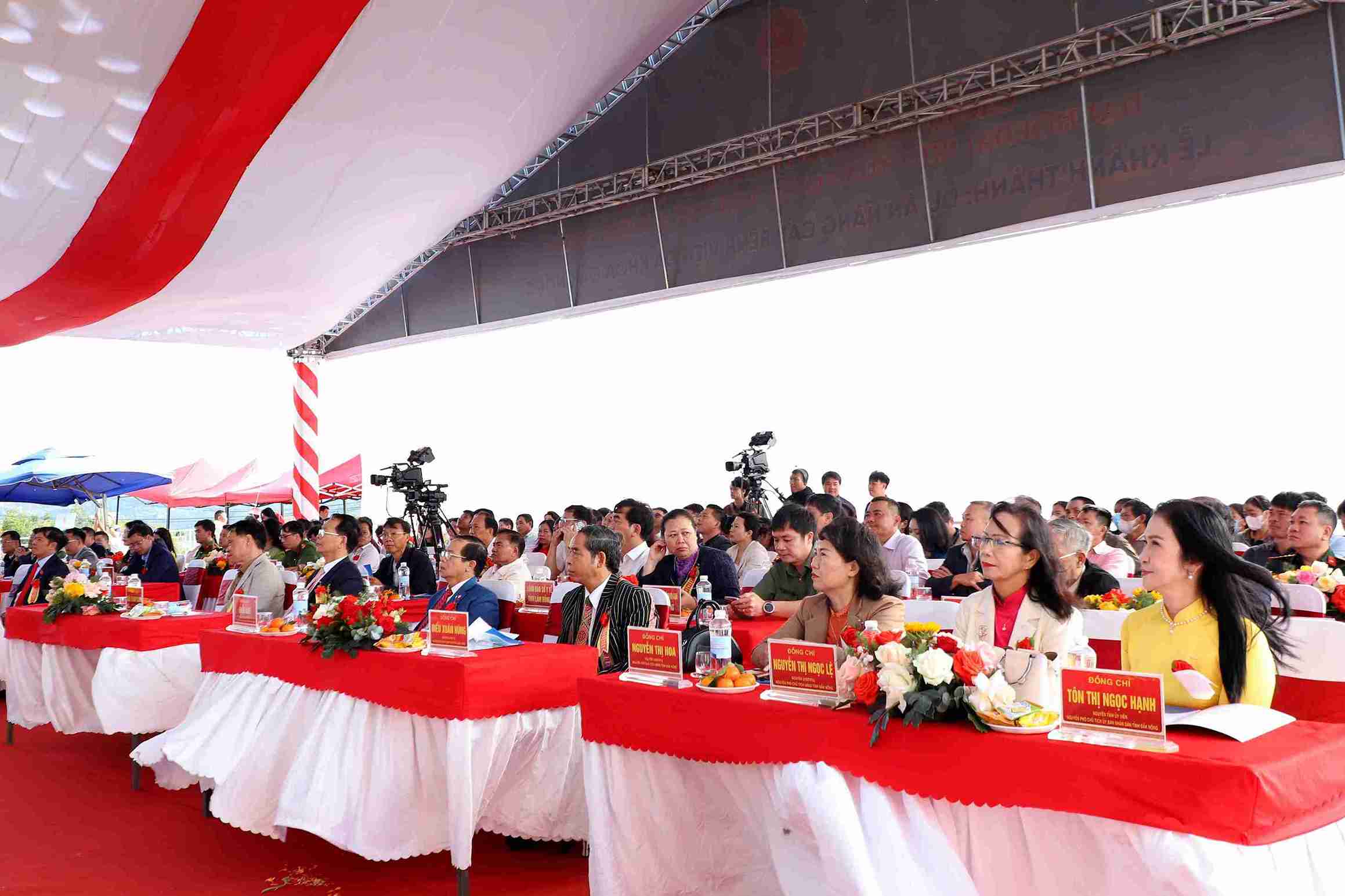 Cac dai bieu du le khanh thanh Benh vien Da khoa Dak Nong. Anh: Phuc Khanh 