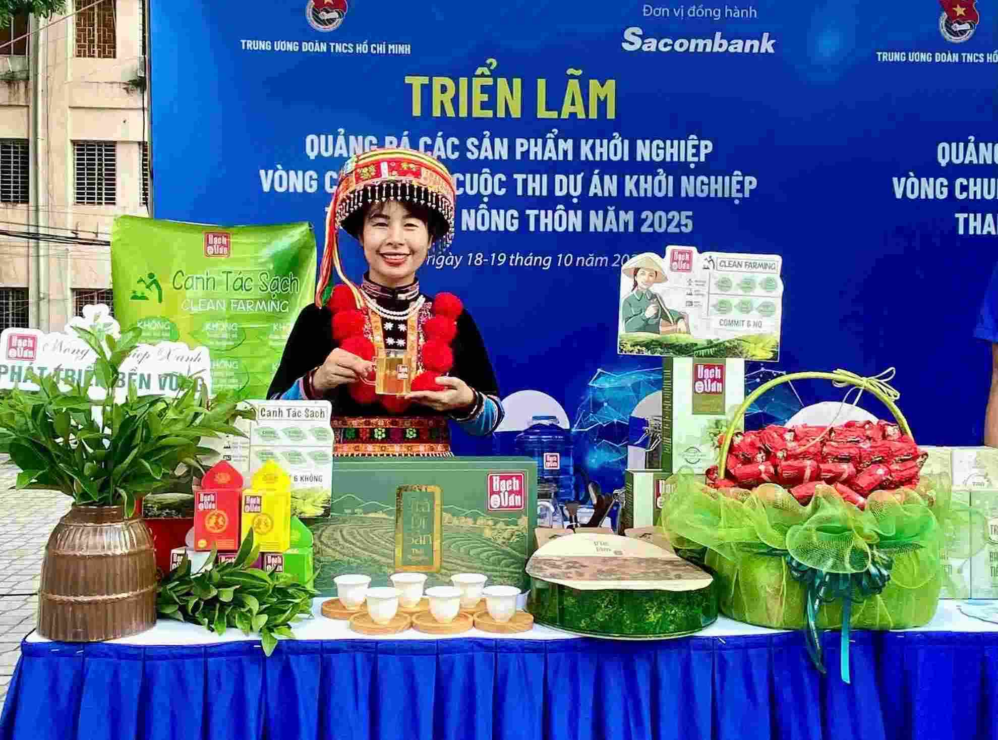 Cac san pham cua du an duoc duoc trung bay tai trien lam vong chung ket cuoc thi. Anh:NVCC