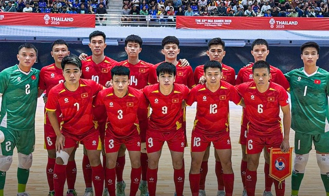 La seleccion vietnamita de futbol sala se enfrenta a Myanmar en la ultima jornada de los SEA Games 33. Foto: Thai Son Nam TPHCM