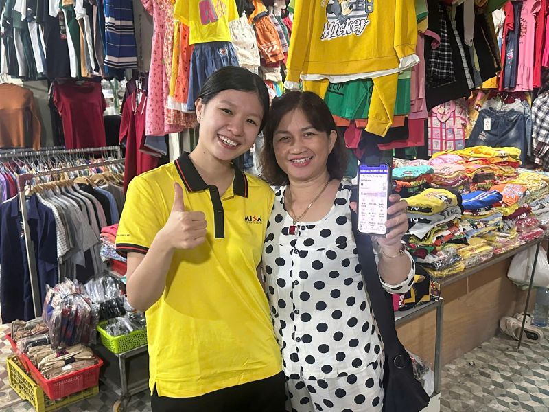 Nhieu ho kinh doanh da nhan mien phi phan mem MIS eShop de lam quen voi cac buoc ban hang, khai thue trong mot ung dung duy nhat tren dien thoai