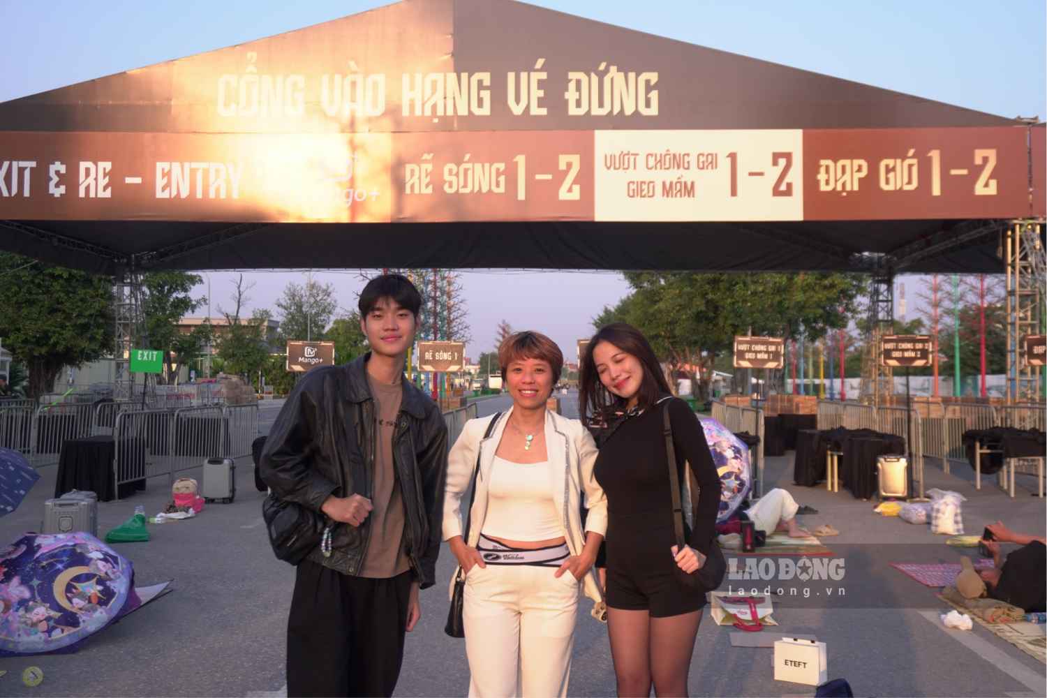 Gia dinh chi Lien Nhi di tu Da Nang ra Hung Yen de xem concert. Anh: Thanh Dat