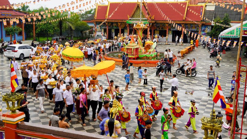 Khmer people in Can Tho can rest assured in their religious activities in an environment of guaranteed security and order. Photo: Phuong Anh
