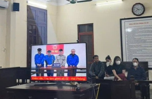 Hình ảnh bị cáo tại điểm cầu Trại tạm giam Công an thành phố Hải Phòng. Ảnh: Viện KSND TP Hải Phòng
