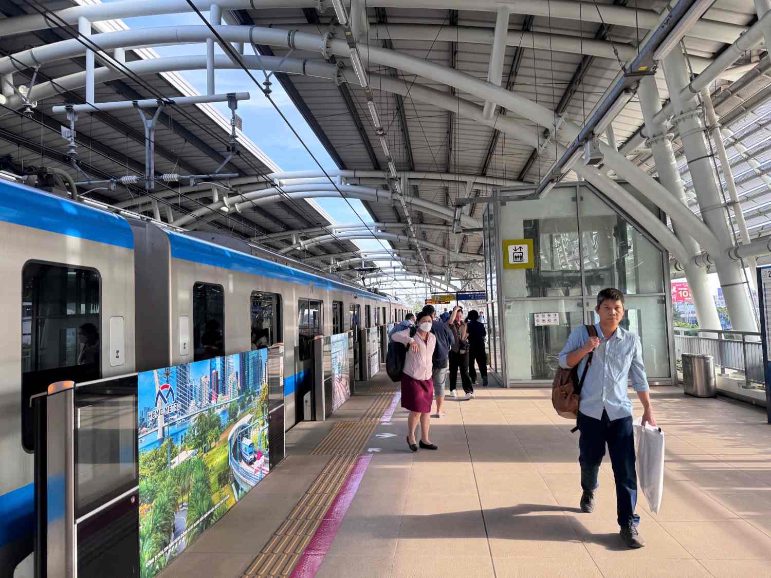 Metro so 1 tro thanh phuong tien di lai thuong xuyen cua hanh khach.  Anh: My Quynh