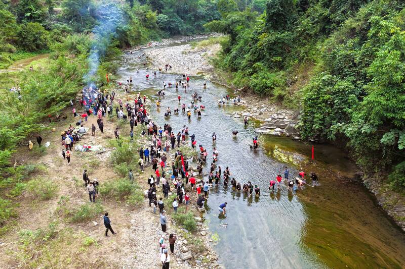 Ngay hoi hai reu xa Chieng Lao. Anh: Nhat Minh