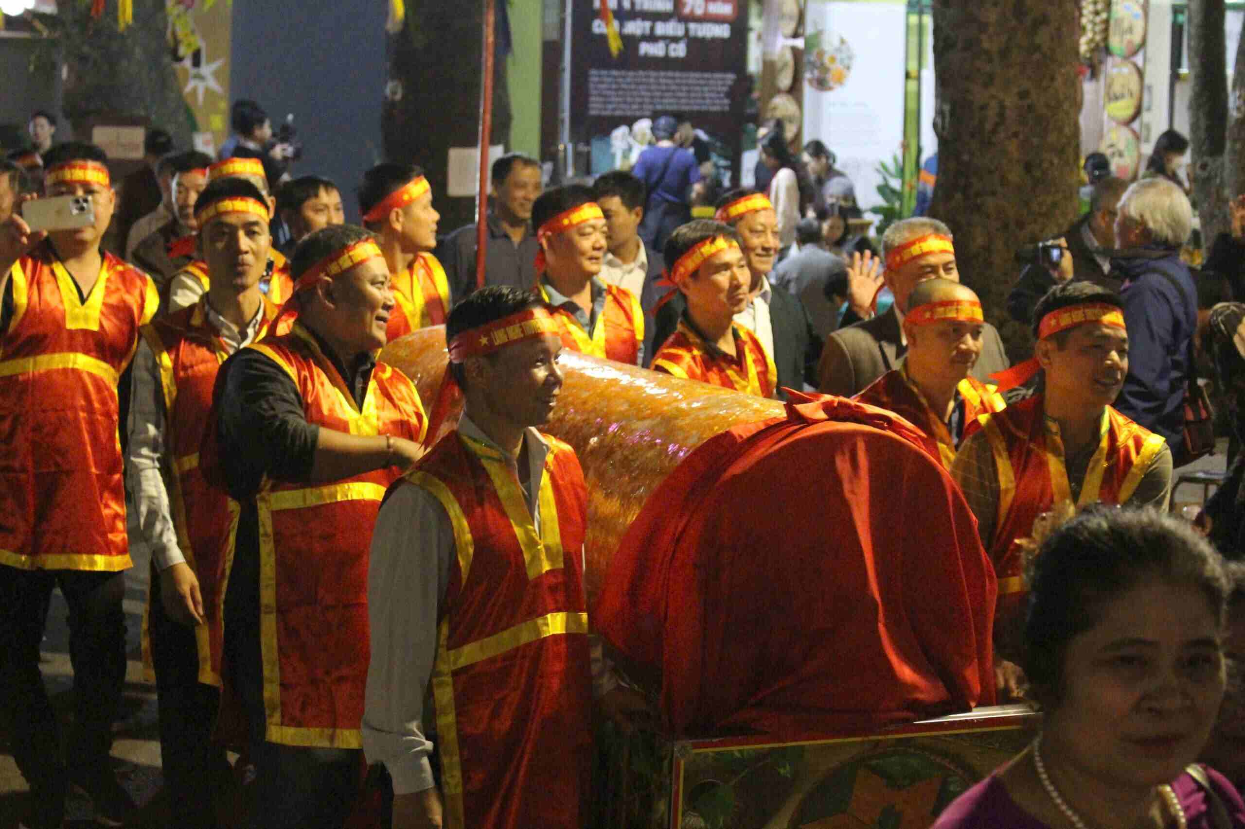 Le ruoc truyen thong cua lang nghe gio cha Uoc Le. Anh: Le Tuyen