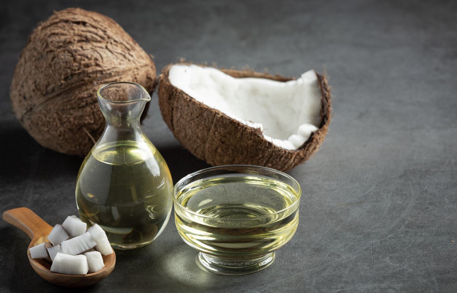 Is it good to steep your mouth with coconut oil? Photo: Thuy Duong