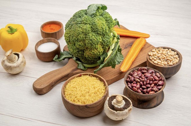 食物繊維が豊富な食事は、消化を助けるだけでなく、血糖値を安定させ、満腹感を長く保ち、持続可能な体重管理にも役立ちます。写真:トゥイ・ズオン