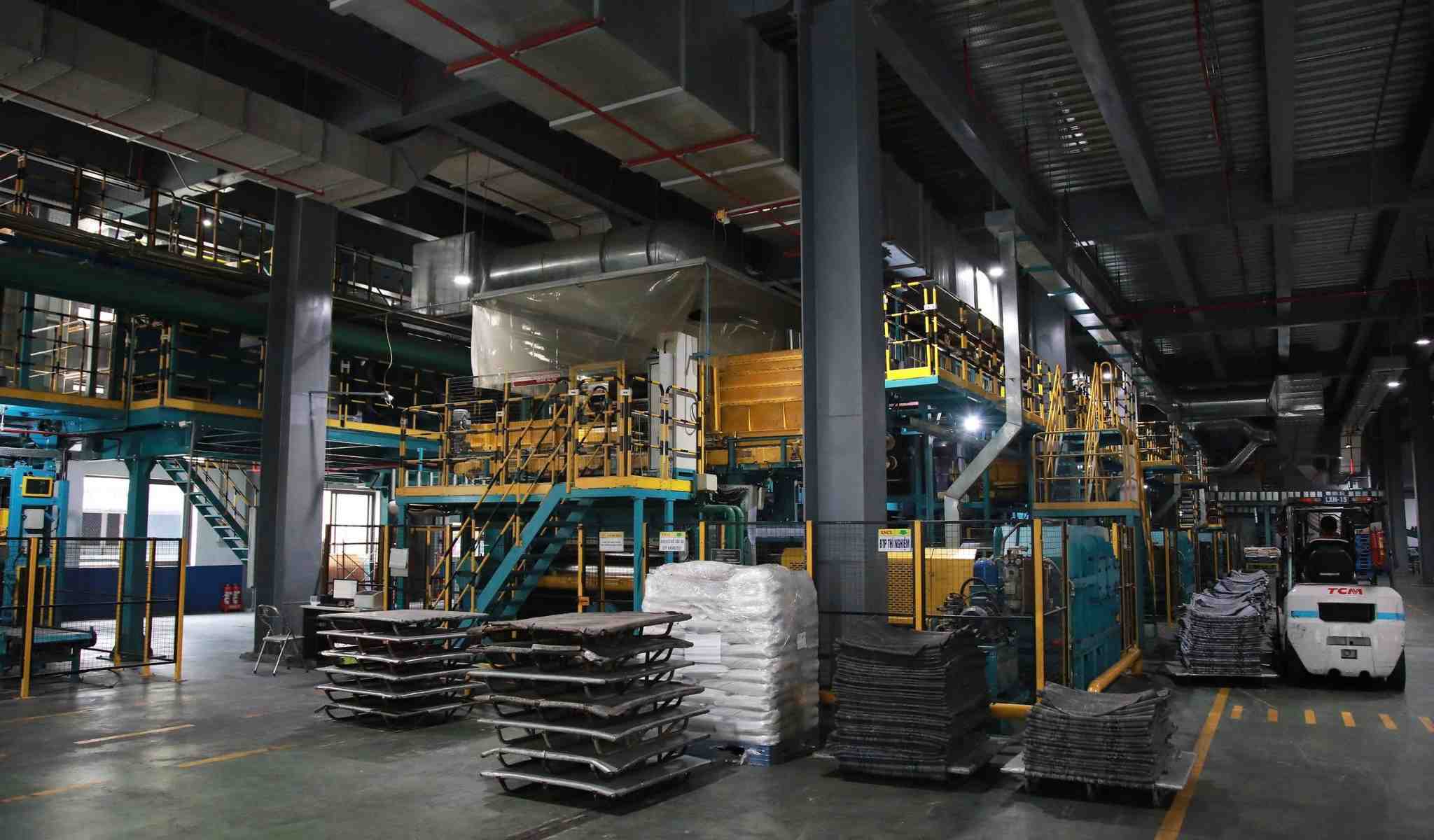 Du an mo rong Nha may lop Radial cua DRC la cong trinh tieu bieu hoa chung khi the ca nuoc khoi cong, khanh thanh cac du an lon huong ve Dai hoi Dang XIV.