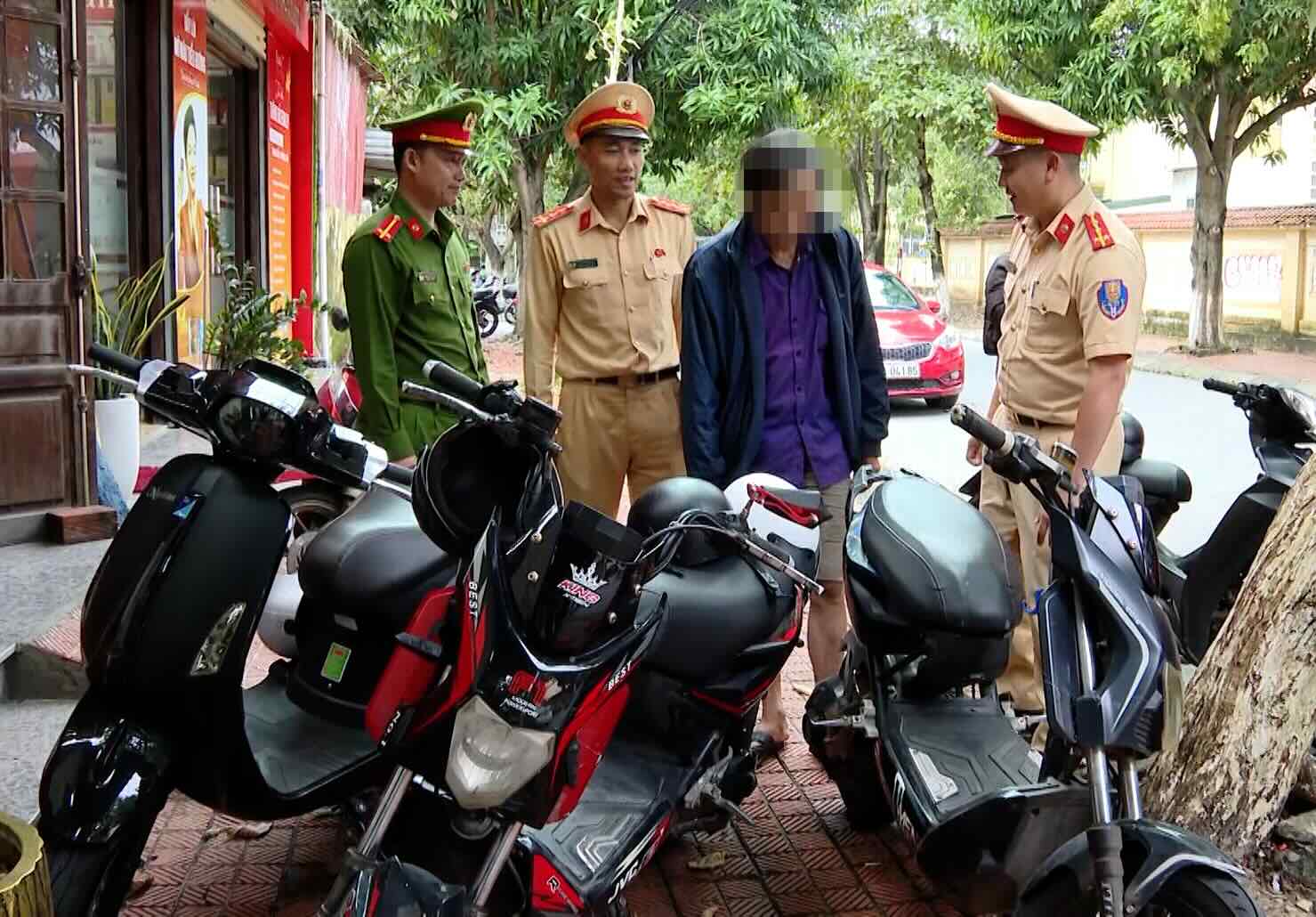 Quang Tri tightens traffic safety around schools. Photo: Cong Sang