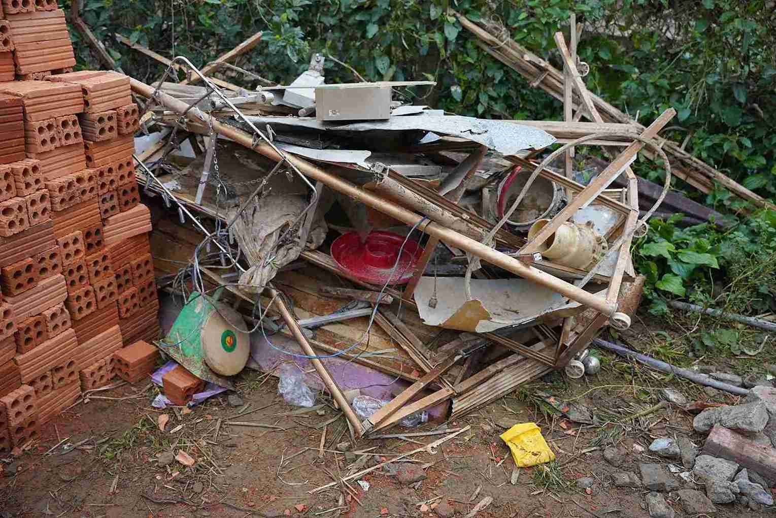 Trong chuyen tham Dak Lak ngay 29.11, Thu tuong Pham Minh Chinh yeu cau cac luc luong trien khai “Chien dich Quang Trung” de dung lai nha cho nguoi dan vung lu truoc ngay 31.1.2026.