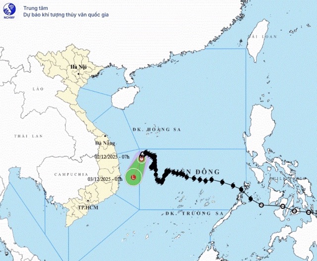 Ap thap nhiet doi suy yeu tu bao so 15 se tien sat Nam Trung Bo. Anh: NCHMF