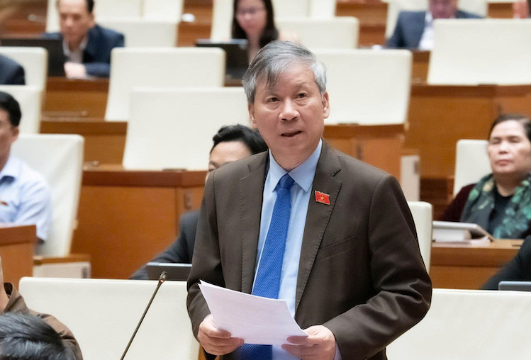 Dai bieu Nguyen Anh Tri kien nghi mien vien phi cho benh nhan ung thu, benh hiem ngheo ngay thay vi cho den nam 2030 nhu lo trinh. Anh: Media Quoc hoi