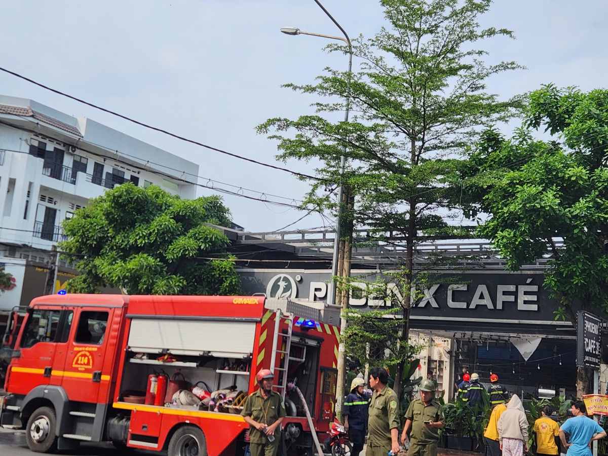 Xe chua chay duoc dieu dong den kip thoi de dap lua. Anh: Dong Hoang