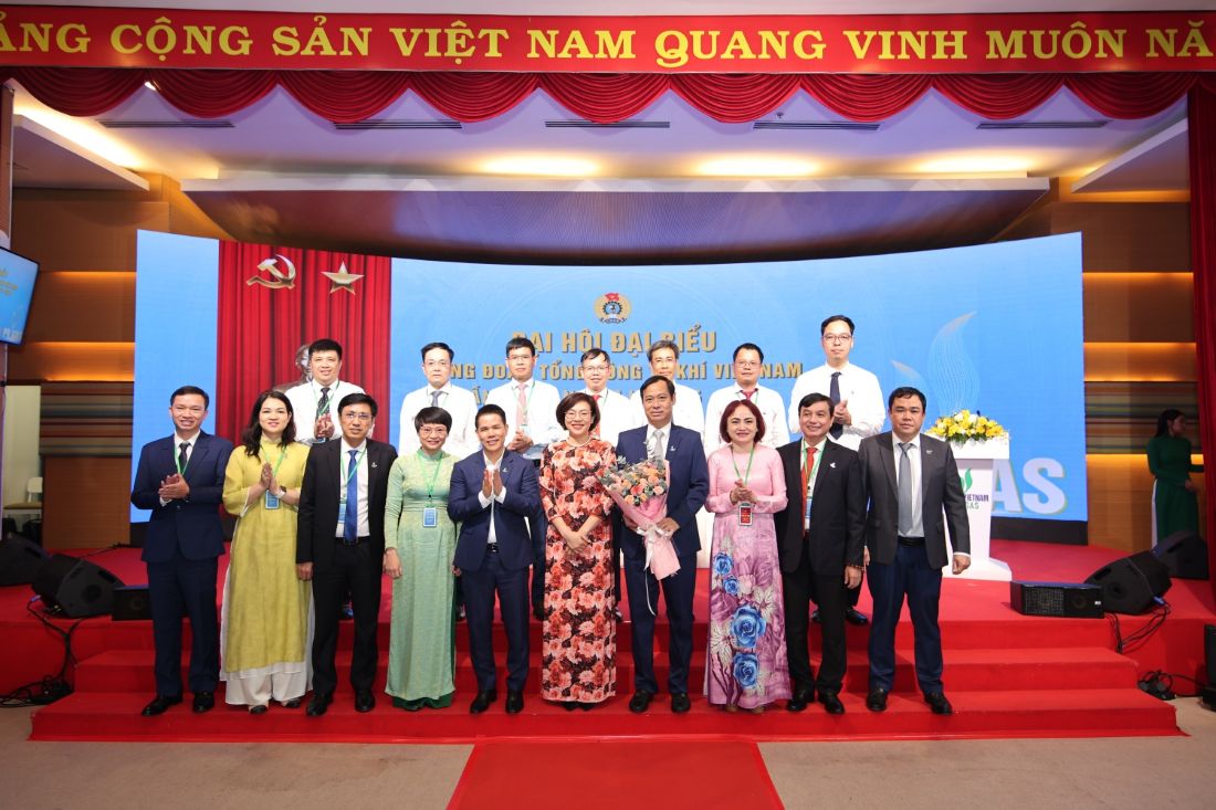 Lanh dao Cong doan Petrovietnam va Lanh dao PV GAS chuc mung Ban Chap hanh Cong doan PV GAS khoa V, nhiem ky 2025 – 2030