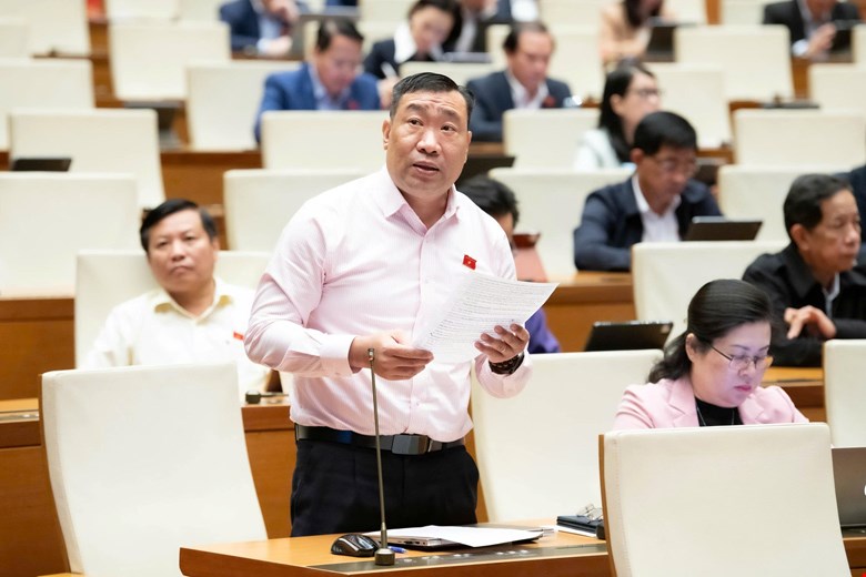 El diputado de la Asamblea Nacional Thach Phuoc Binh propuso elevar el subsidio de atencion medica de base y de prevencion al nivel unificado del 100% en todo el pais. Foto: Quochoi.vn