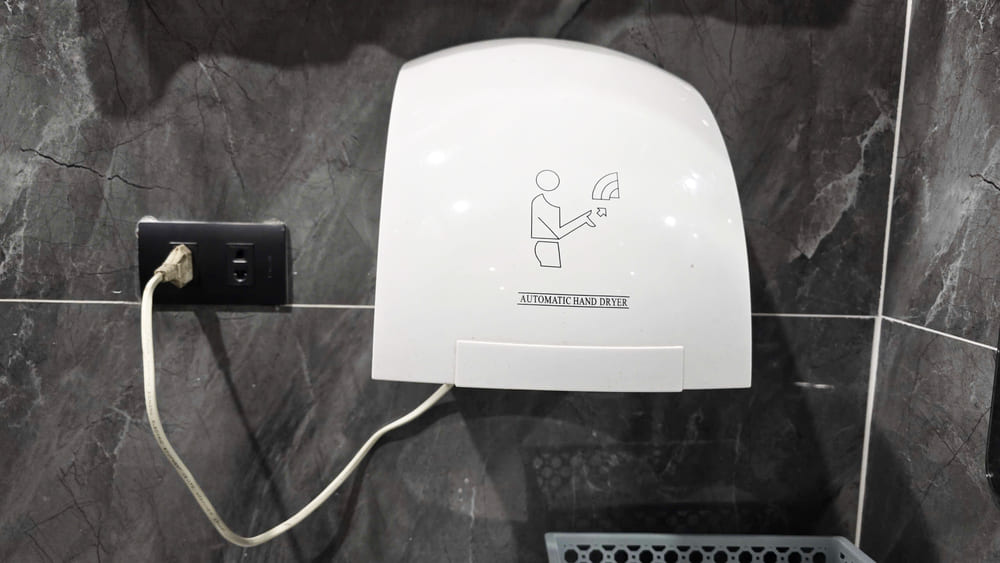 Hand-dried machines bring many benefits when used in the family. Photo: Tuan Dat