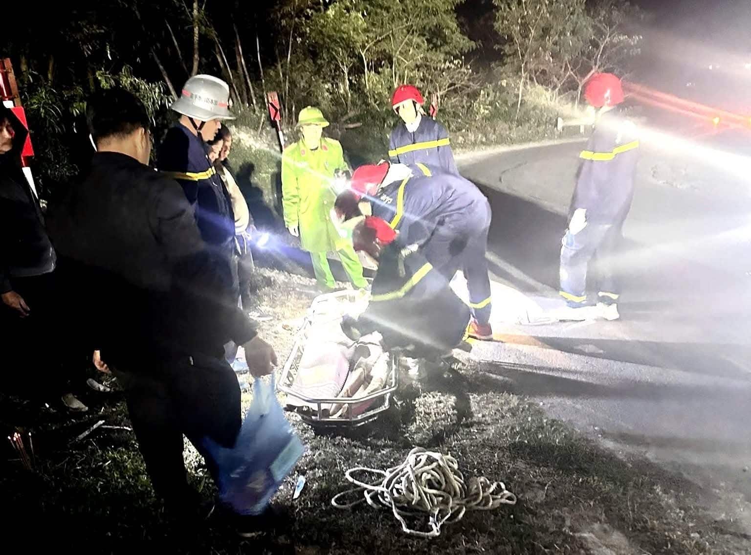 Tai xe mac ket trong cabin tu vong. Anh: Thanh Tuan