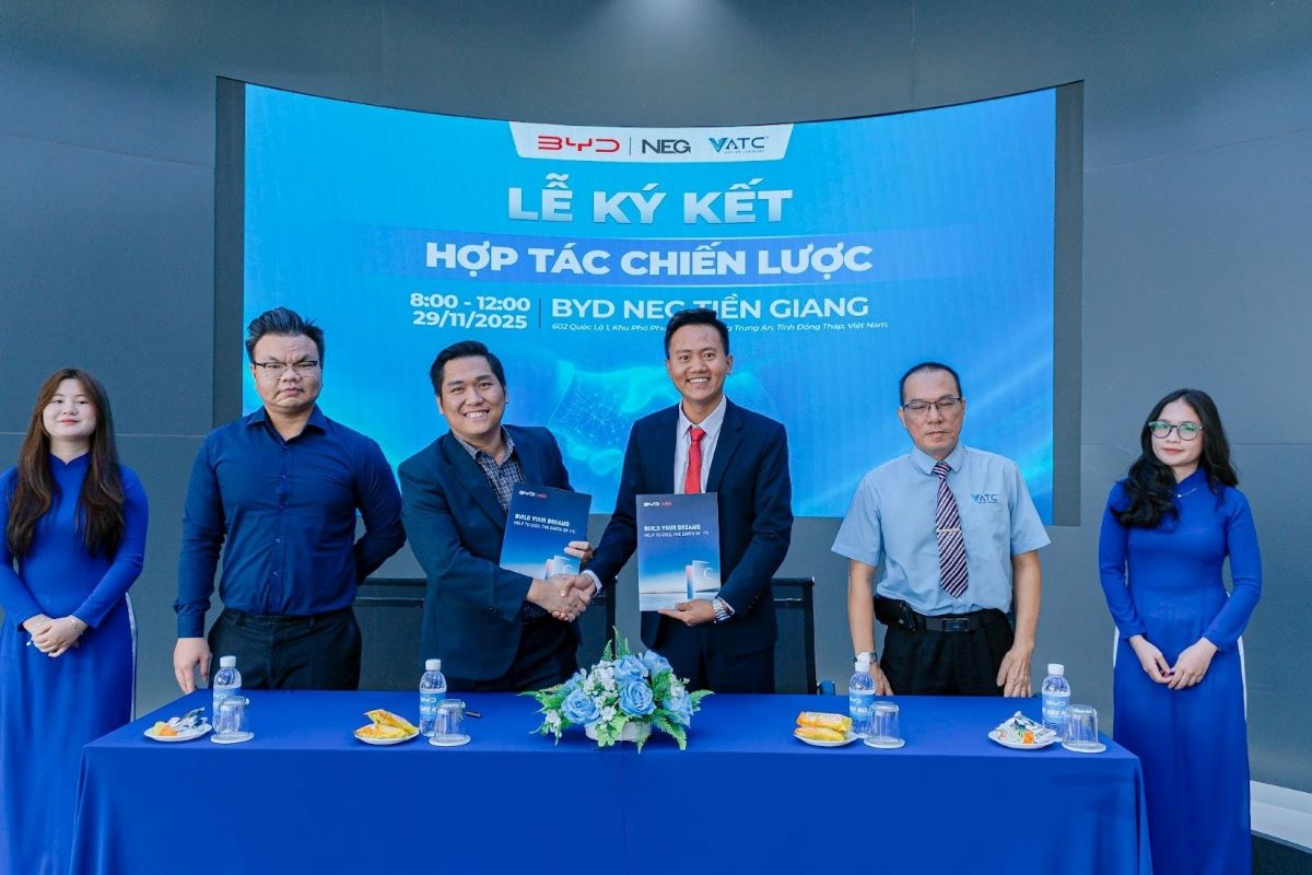 Strategic cooperation signing ceremony between BYD NEG and VATC at BYD NEG Tien Giang. Photo: Loan Tran