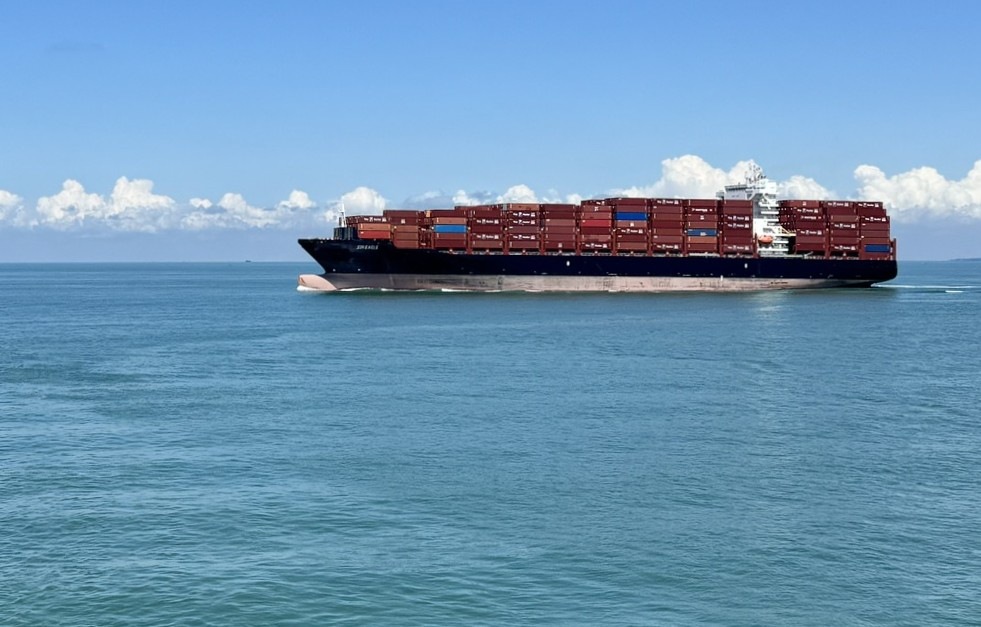 Van tai duong thuy (bao gom van tai duong thuy noi dia va hang hai) duoc danh gia la phuong thuc van tai co chi phi thap hon so voi cac hinh thuc van tai pho bien khac. Anh: Phuong Anh