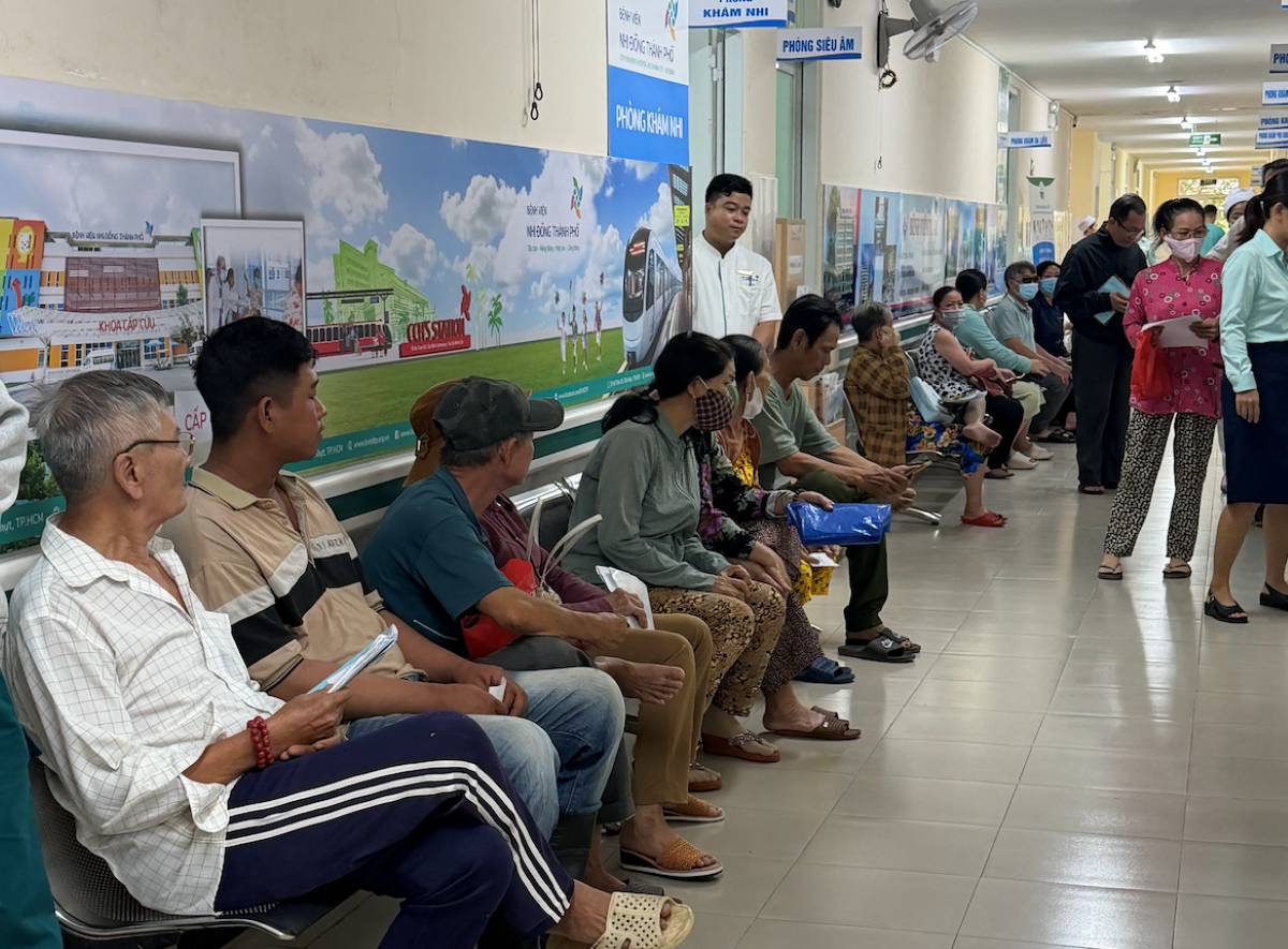 Many patients came to Tu Du Hospital, Facility 2, for examination and treatment on December 2. Photo: Provided by the Ho Chi Minh City Department of Health